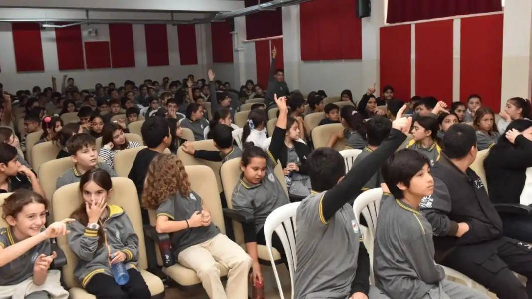 Kepez’de Bilim Tırı Çocuklarla Buluştu: “Her Yerde Bilim, Her Yerde Gelecek” 4